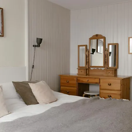 Chataigne - Shared Catered Bed & Breakfast *