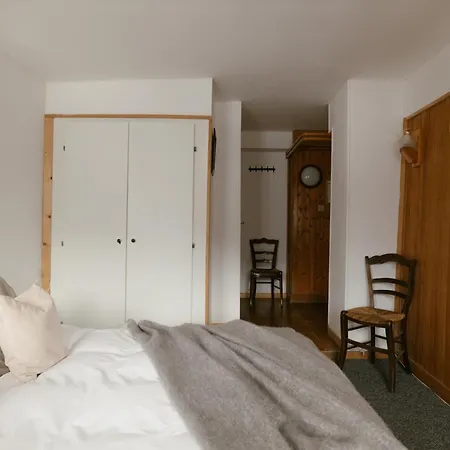 Chataigne - Shared Catered Bed & Breakfast *