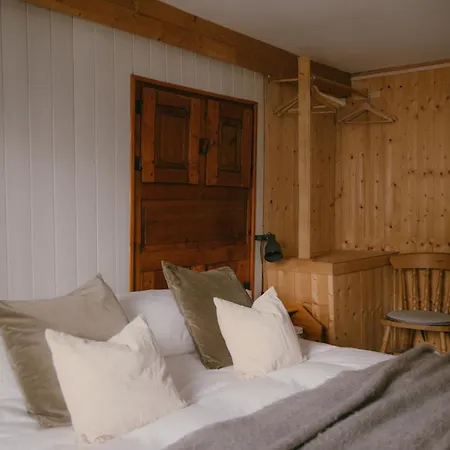 Chataigne - Shared Catered Bed & Breakfast